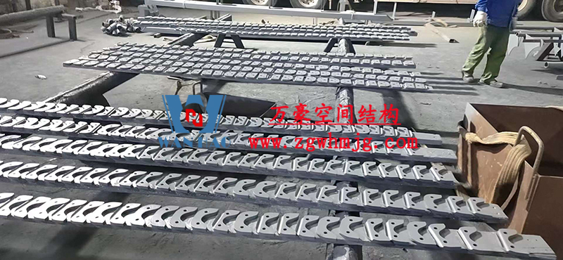 重慶龍興足球場ETFE屋面膜結構工程屋面鋼結構完成，膜結構安裝中