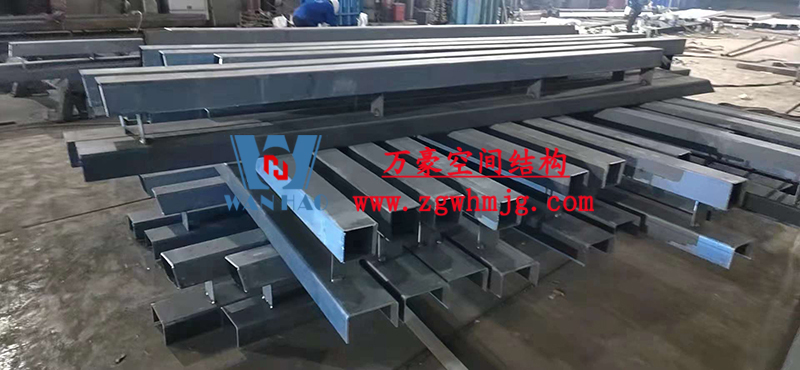 重慶龍興足球場ETFE屋面膜結構工程屋面鋼結構完成，膜結構安裝中
