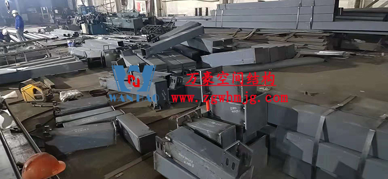 重慶龍興足球場ETFE屋面膜結構工程屋面鋼結構完成，膜結構安裝中