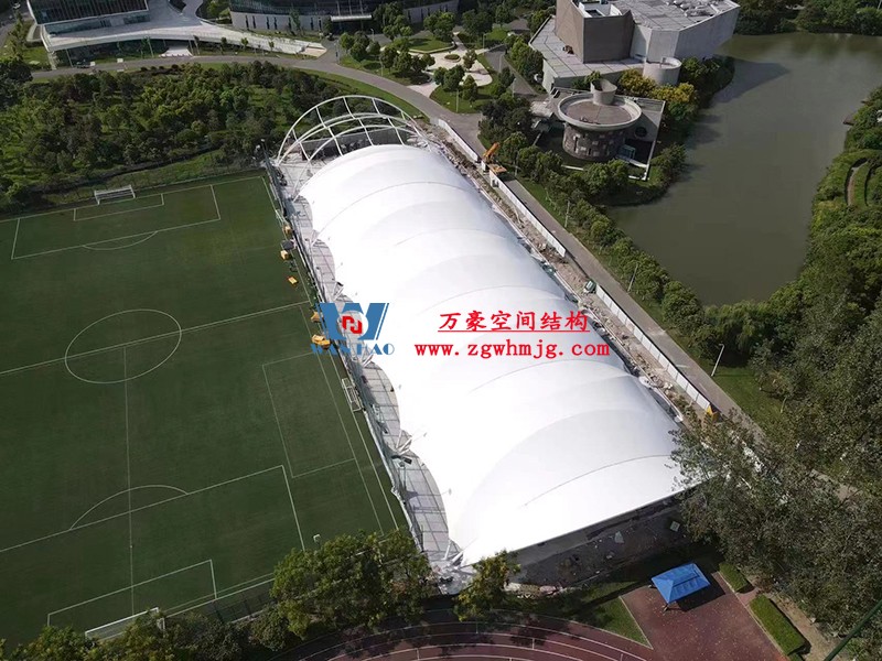 寧波諾丁漢大學(xué)室外運(yùn)動場地改擴(kuò)建項目膜結(jié)構(gòu)工程接近尾聲