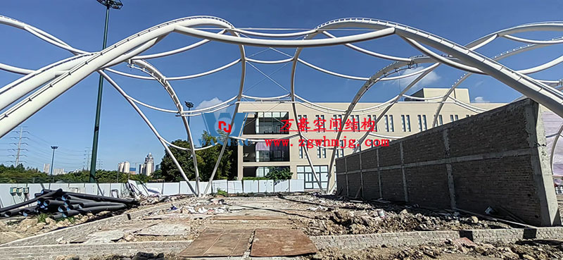 寧波諾丁漢大學(xué)室外運(yùn)動場地改擴(kuò)建項(xiàng)目膜結(jié)構(gòu)工程完工