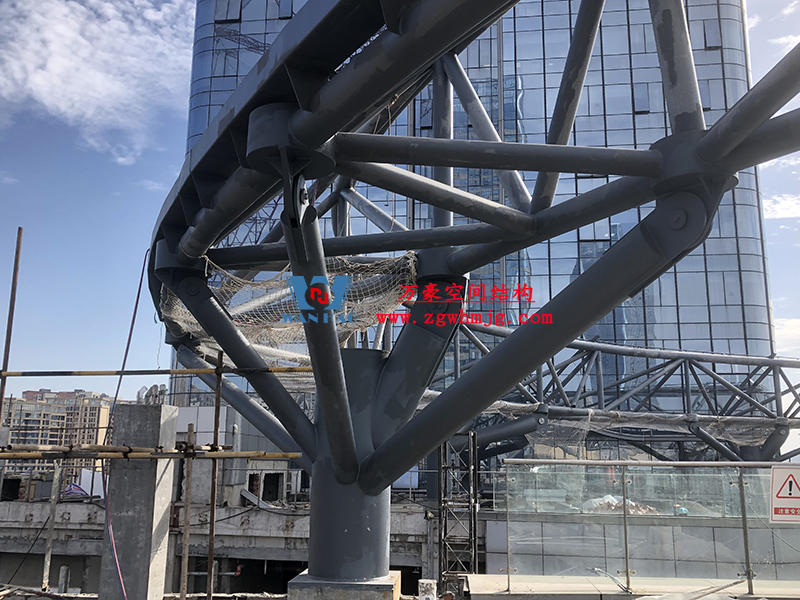 明宇廣場(chǎng)6號(hào)地塊商業(yè)（萬達(dá)廣場(chǎng)）改造項(xiàng)目鋼膜結(jié)構(gòu)ETFE蓋頂天幕工程進(jìn)入鋼結(jié)構(gòu)吊裝階段