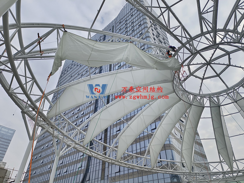 明宇廣場(chǎng)6號(hào)地塊商業(yè)（萬達(dá)廣場(chǎng)）改造項(xiàng)目鋼膜結(jié)構(gòu)ETFE蓋頂天幕工程