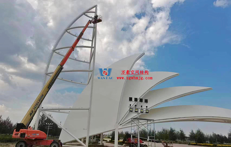 陜西定邊馬蓮灘沙漠公園鋼膜結(jié)構(gòu)工程“奮力快跑”，工程“進(jìn)度條”刷新了!