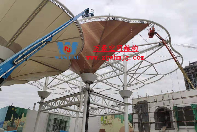 山東聊城萬達(dá)小鎮(zhèn)七彩祥云索膜結(jié)構(gòu)項目