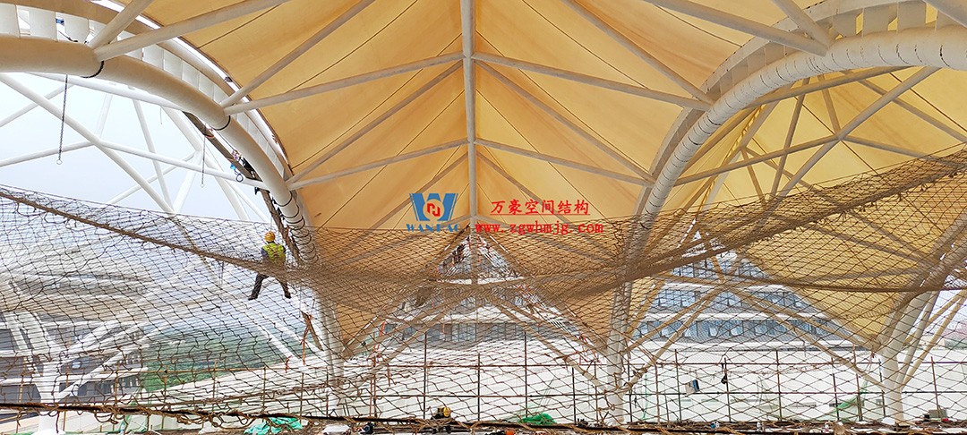 施工加速，這個(gè)PTFE膜結(jié)構(gòu)天幕即將完工！