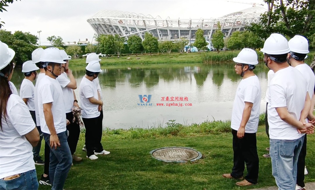 標(biāo)桿引領(lǐng)，智啟未來(lái)——萬(wàn)豪集團(tuán)營(yíng)銷、設(shè)計(jì)與技術(shù)骨干共赴無(wú)錫奧體中心，現(xiàn)場(chǎng)觀摩學(xué)習(xí)解鎖“創(chuàng)新密碼”