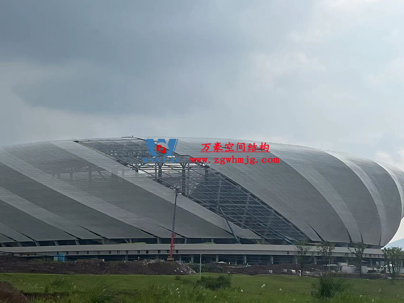 兩江新區(qū)加快建設龍興足球場（標準不降、工期不延、確保年底建成）