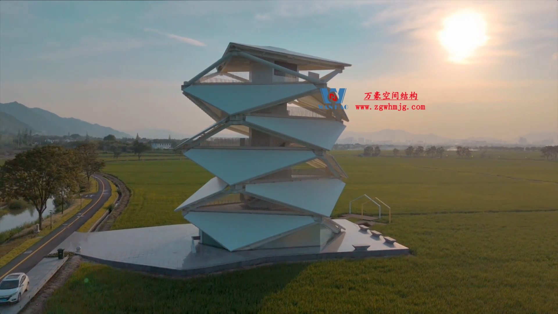 愜意的生活，像風(fēng)，像云，肆意的揮灑在田間風(fēng)景之中！