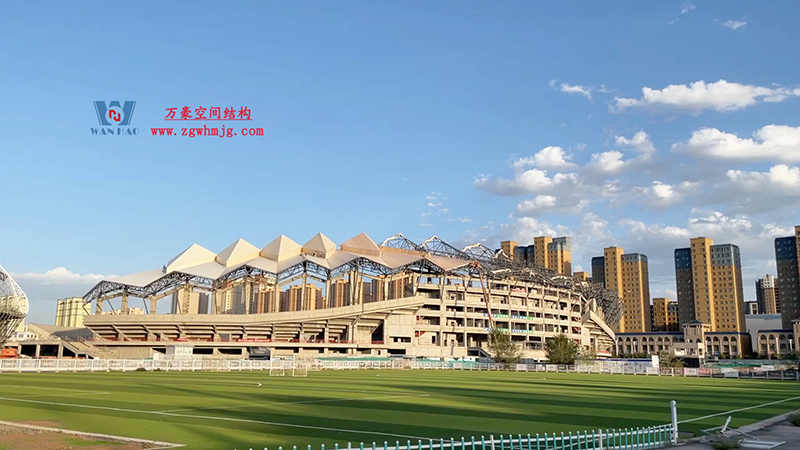 膜結(jié)構(gòu)建筑有著合理而簡(jiǎn)約的結(jié)構(gòu)，而又具備各自非常實(shí)用的功能