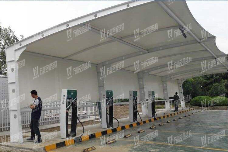 充電樁膜結(jié)構(gòu)車棚有什么特點？為何如此受歡迎？